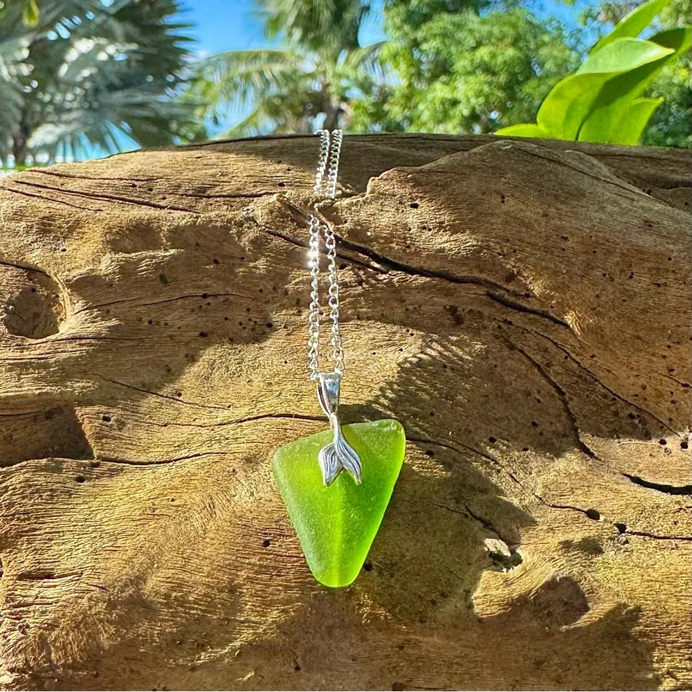 Lime green Sea glass whale mermaid tail bail 925 sterling silver necklace - Picture 1 of 3